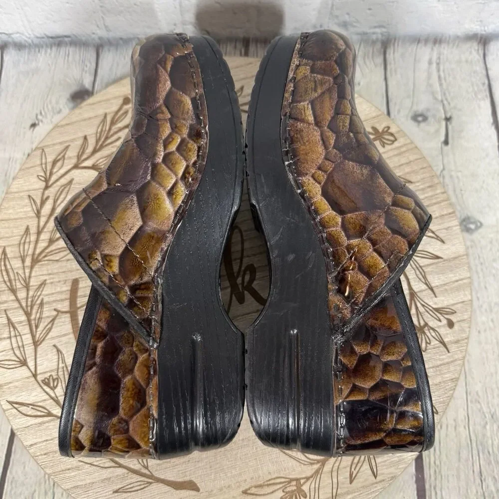 Dansko Sophie Clogs Women Size 36 Brown Mosaic Patent Leather Y2K Slip On Shoes